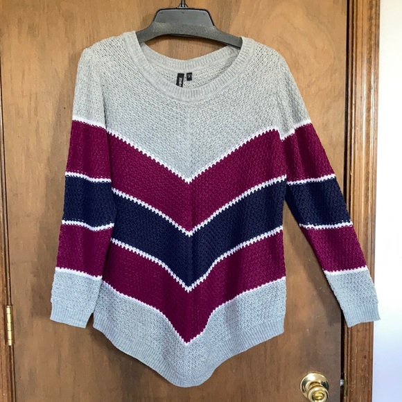 Sweaters - Offer $14 Zoe & Phoebe chevron stripe pullover sweater size 1X
